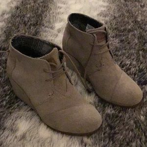 Toms ankle boot wedges!